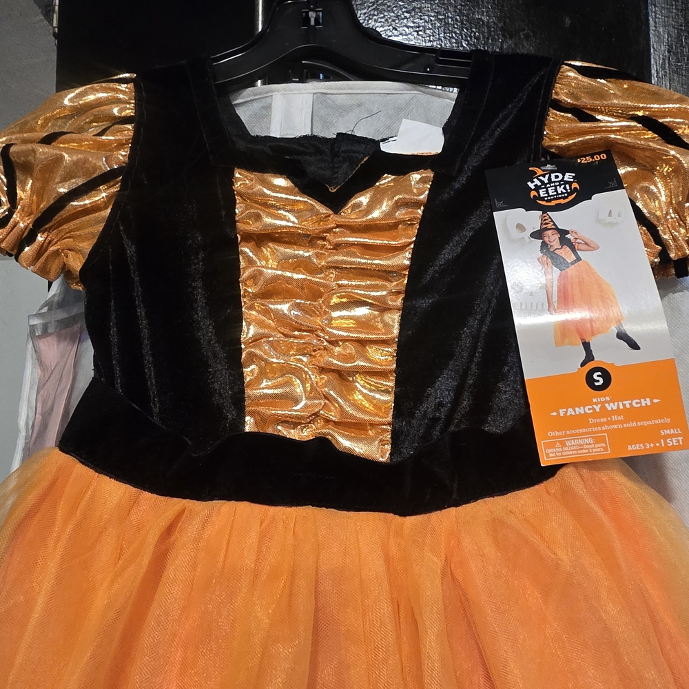 Black Witch Hat with Tulle - Picture 6 of 9